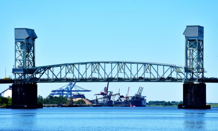 Options are being considered for the replacement of the Cape Fear Memorial Bridge in North Carolina – image courtesy of © Rzyotova| Dreamstime.com Options are being considered for the replacement of the Cape Fear Memorial Bridge in North Carolina – image courtesy of © Rzyotova| Dreamstime.com