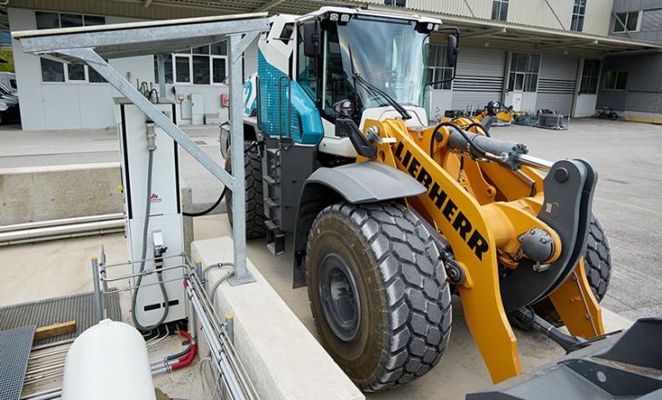 Liebherr has demonstrated its large wheeled loader fuelled by hydrogen in public for the first time