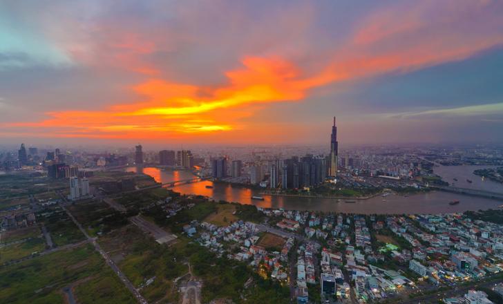 A fourth bridge for the Saigon River in HCMC is one of several proposed transport infrastructure projects for Vietnam – image courtesy of © Hoxuanhuong| Dreamstime.com