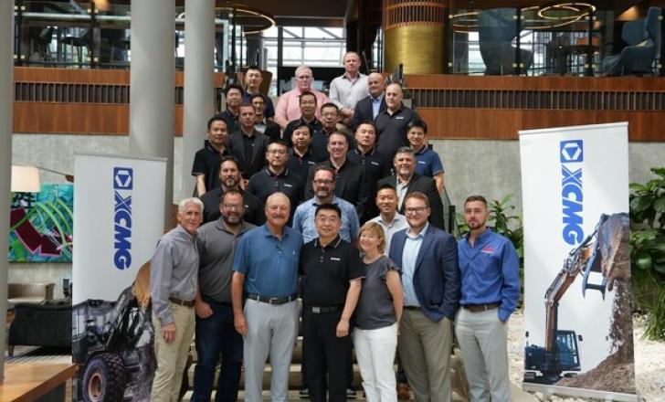 Yang Dongsheng (centre, front row) is chairman of Chinese construction machinery firm XCMG and has revealed his plans
