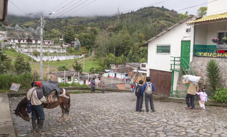 Roads can be challenging in Colombia’s Valle del Cauca Department but a new route will reduce journey times for drivers – image courtesy of © Álvaro Bueno Lumbreras| Dreamstime.com