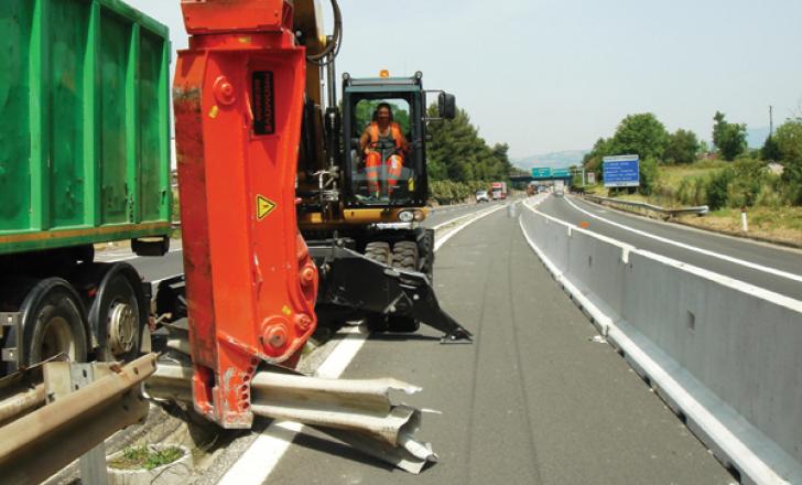 High speed cutting was achieved using the Promove scrap shear, allowing old barrier sections to be removed from an Italian highway old barrier removed from highway