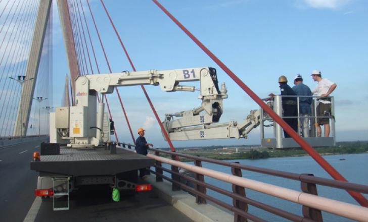 The Barin Bridge inspection unit is playing a key role in ensuring inspection and maintenance on Vietnam's Cuu Long (Can Tho) bridge, which measures some 2.75km long by 23.1m wide Vietnam Bridge inpsection