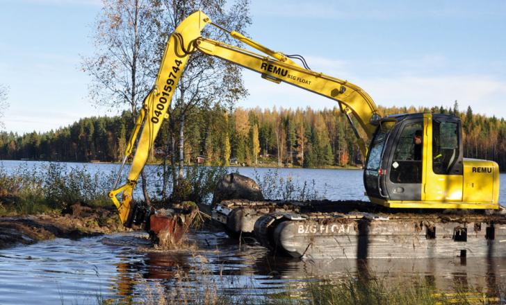 Remu’s new Big Float 800 is a smaller floating excavator that can work on marshlands and coast lines without fear of getting stuck or sinking. REMU Big Float 800