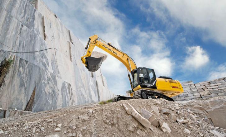 E385: built for demanding applications New Holland E385