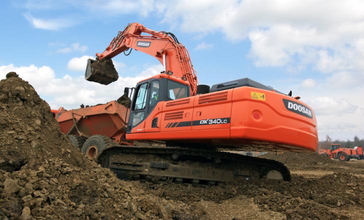 DX300LC and DX340LC use EGR and DPF technology to meet stage IIIB emissions levels Doosan DX300LC