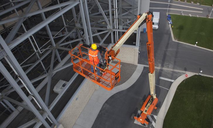 JLG 1500SJ straight boom lift is part of the company’s range of ultra booms said to offer exceptional horizontal and vertical reach. JLG 1500SJ