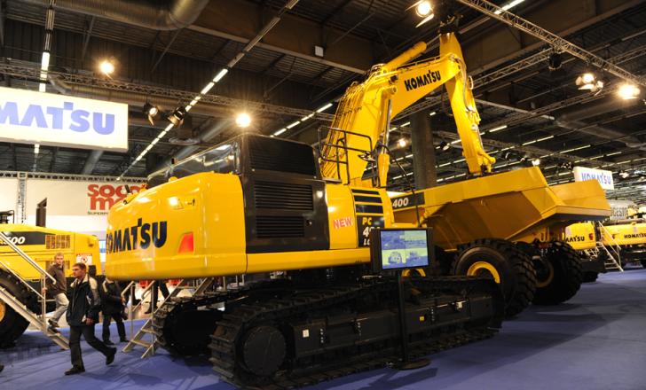 Komatsu's PC490 excavator LIVE at INTERMAT 2012 Komatsu_pc490