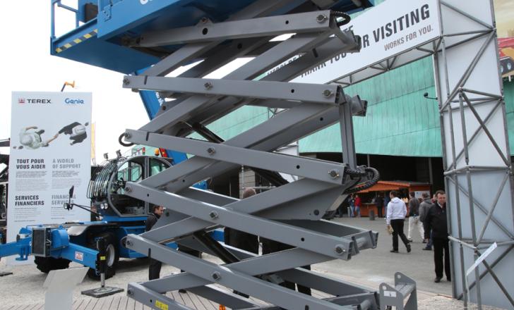 Terex Genie GS 4047 compact electric scissor lift, live at INTERMAT 2012 Terex Genie GS 4047 compact electric scissor lift, live at INTERMAT 2012