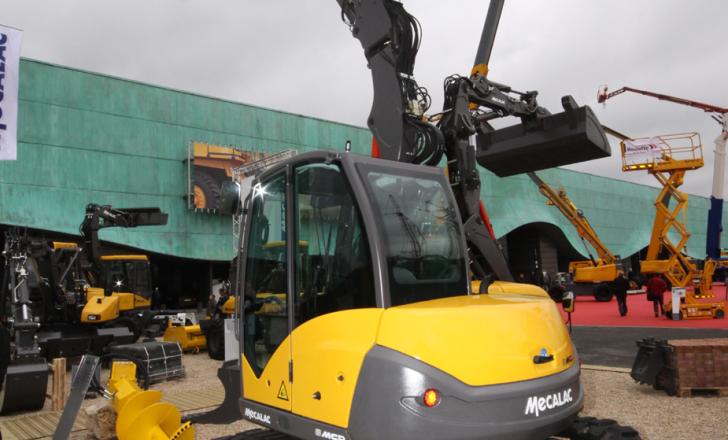 The machine offers three rail wheel widths, for use on all European networks Mecalac 8MCR