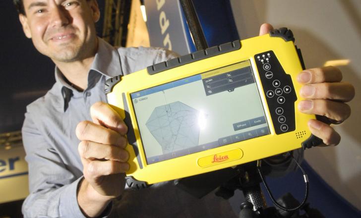 Product manager Valentin Fuchs on the Scanlaser stand Scanlaser leica geosystems