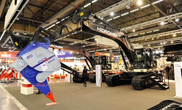 Big brother: The 30.5tonne HMK300LC dominates Hidromek’s stand at INTERMAT IN A 12 D5 P17 2