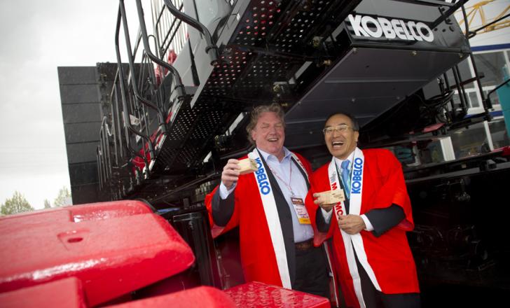 Herman Smit (Left) takes delivery of a new crane from Kobelco president and CEO Isao Aida Herman Smit (Left) takes delivery of a new crane from Kobelco president and CEO Isao Aida