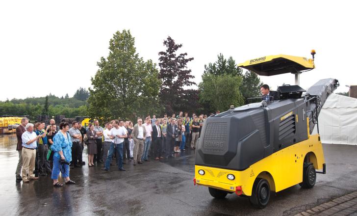 Jörg Unger, president of BOMAG, assisted with the planing of the asphalt area for the new extended training centre during recent celebrations to mark the start of the extension works Bomag training boost
