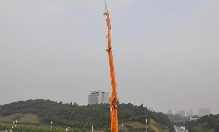 Zoomlion has put its record breaking 101m boom concrete pump through an extensive testing programme during its development to ensure its high performance and high safety standards will be maintained throughout its operating life Zoomlion 101m boom concrete pump