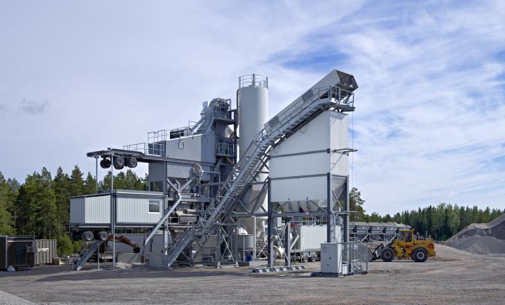 The BlackMove II plant is moved to site in six semi-trailers with each component already tested in the factory for fast installation Ammann BlackMove II plant