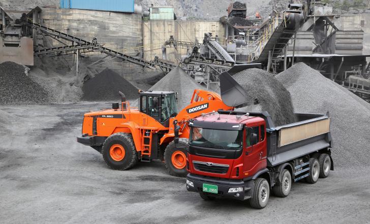 Doosan’s DL550 powerful wheeled loader is the firm’s top-of-the-range model Doosan’s DL550 powerful wheeled loader