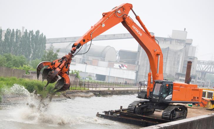 Hitachi’s ZX870LCH-5 excavator is said to be built for extreme job sites Hitachi’s ZX870LCH-5 excavator