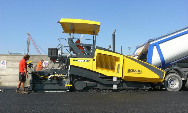 The new BF900C paver from BOMAG is a powerful highway class machine BF900C paver from BOMAG