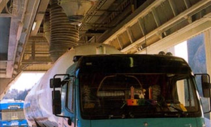 The BEUMER bulk loading head means bulk transporter vehicles can be loaded quickly and without dust Beumer conveyors