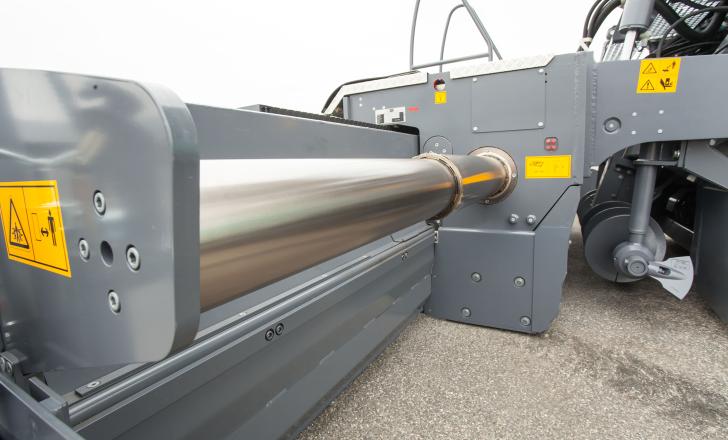 New asphalt paving screeds from Vögele are available for both European and US applications Voegele_V_1067_206