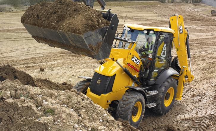 On JCB’s 3CX (pictured) backhoe loader, the Ecomax will be available with a 55kW, 68kW or 81kW power rating JCB 3Cx