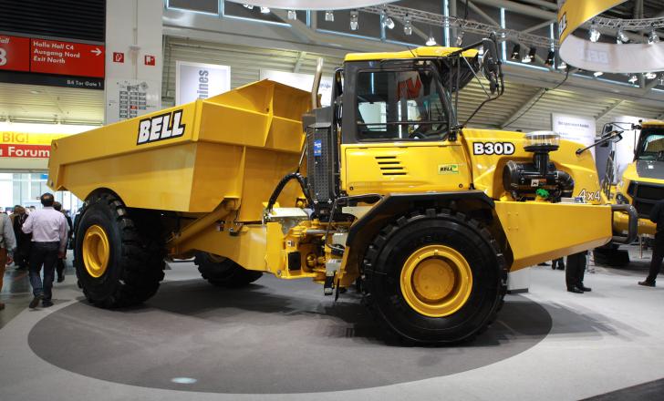 Bell’s 4x4 ADT has a shorter wheelbase to give higher manoeuvrability on narrow benches Bell 4x4 ADT