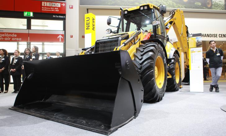 Caterpillar’s new 444F backhoe loader Caterpillar’s 444F backhoe loader
