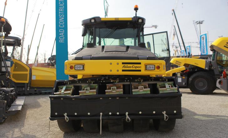 New pneumatic roller amongst numerous new product releases from Dynapac bauma 2013 Daily Dynapac CP274