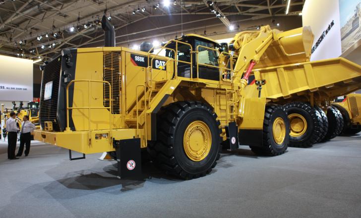 The 988K has returned to a Z-bar loader linkage design bauma 2013 Daily Cat 988k Loader