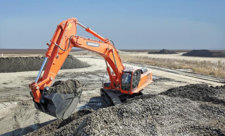Doosan Construction Equipment’s new DX480LCA excavator in road construction Doosan's new DX480LCA excavator