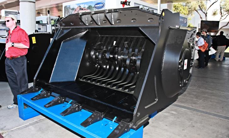 Simex’s biggest crusher bucket only sells to the UK market Simex attachment CBE50